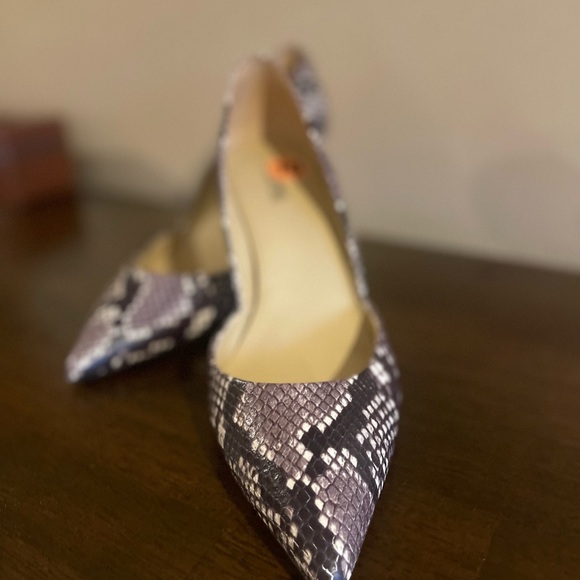 Michael Kors Brown and Black Heels with Sleek Design - Picture 2 of 4